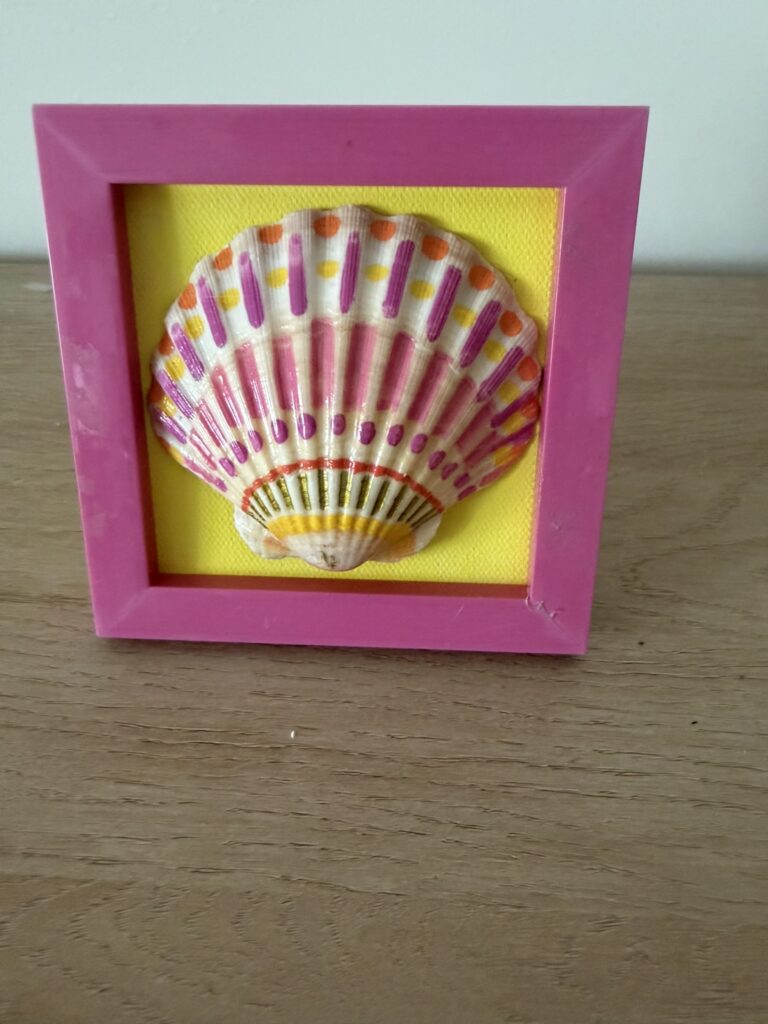 Candy Stripe Scallop in Pink and Yellow Frame