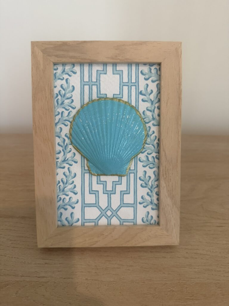 Turquoise Scallop on Coral Vine Lattice